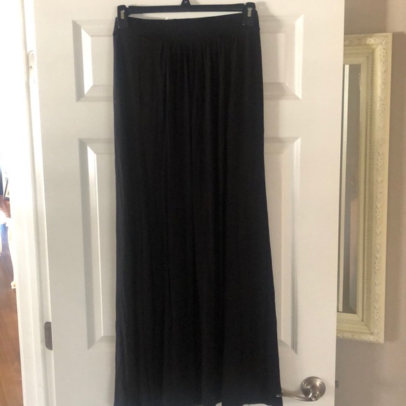 Black maxi skirt - Picture 1 of 1